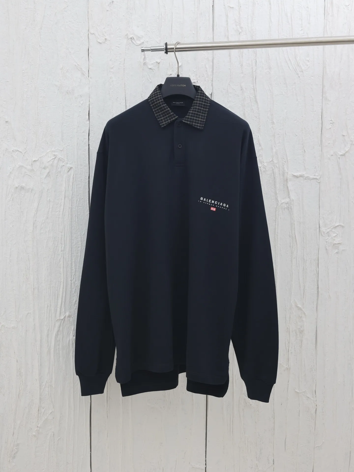 Balenciaga*2 25SS Series Polo 280 ， （280g） ， ， ， 。 Breathable ， ， 。 ： Barudan ， 0.05mm logo， ， ， 。 ， 3-5 ， ， 、 ， 。 ： ， ， ≥2.5mm， ， 。 Size：1/2